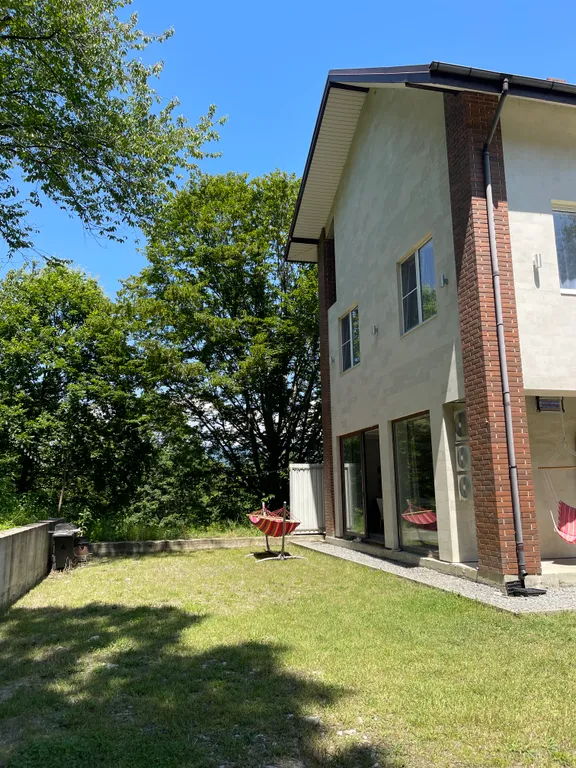 Уютный дом с баней, чаном и видом на горы