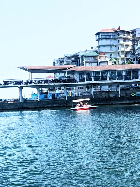 Уютная комната у моря