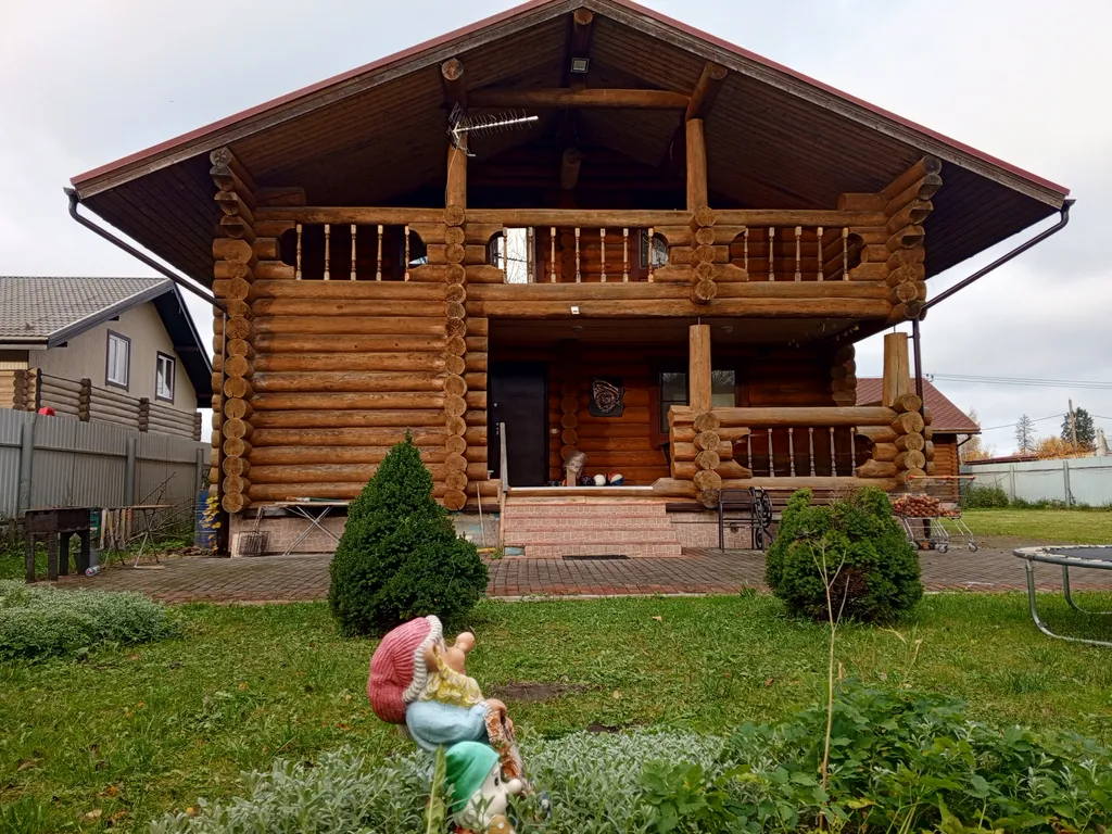 Уютный, бревенчатый дом