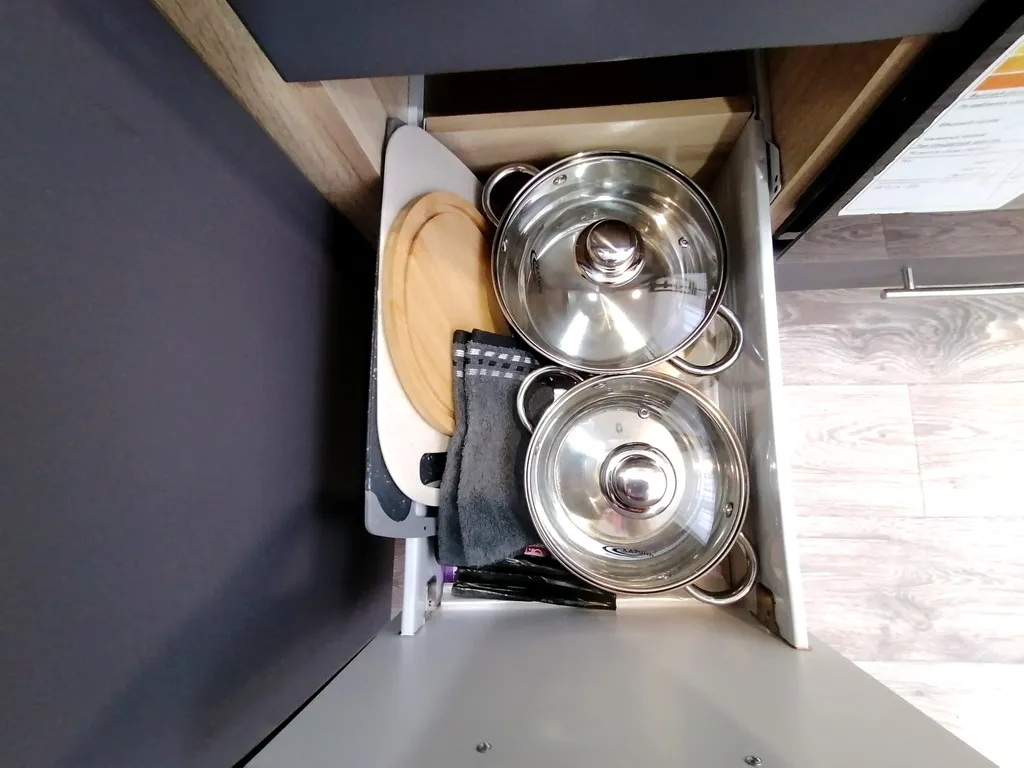 Уютная и тёплая квартира в центре города. Столовая расположена  в доме