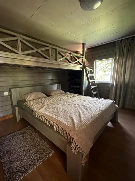 Дом в березах