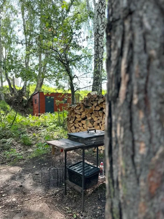 Уютный домик на берегу реки