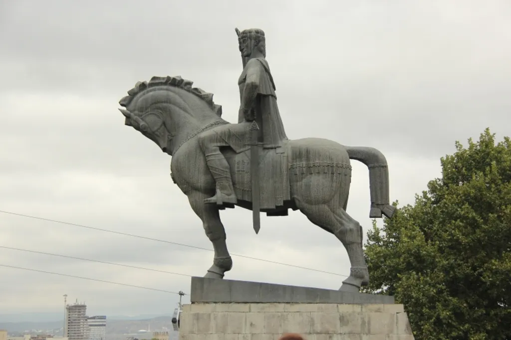Большая квартира в старом городе