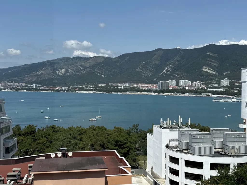 Первая береговая с видом на море и террасой – Толстый мыс