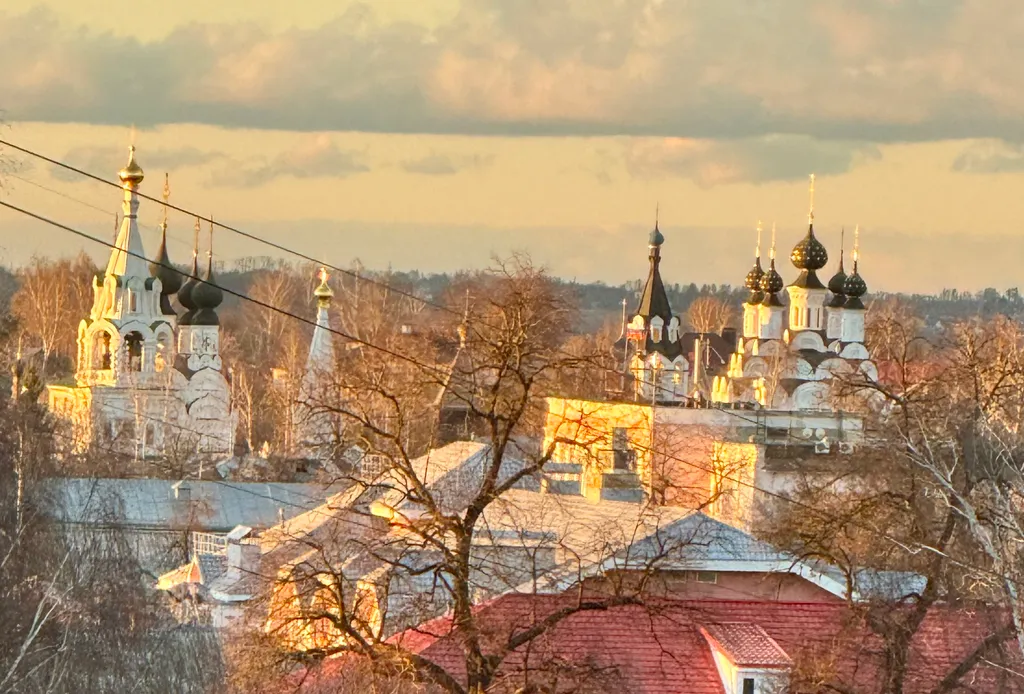 С видом на реку и все монастыри