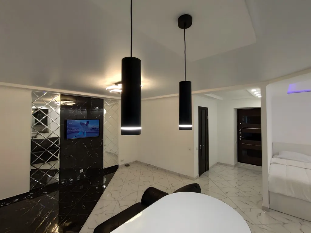 Стильные апартаменты с джакузи в центре города