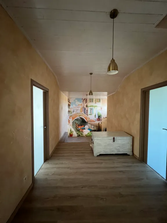 Загородный дом на берегу реки