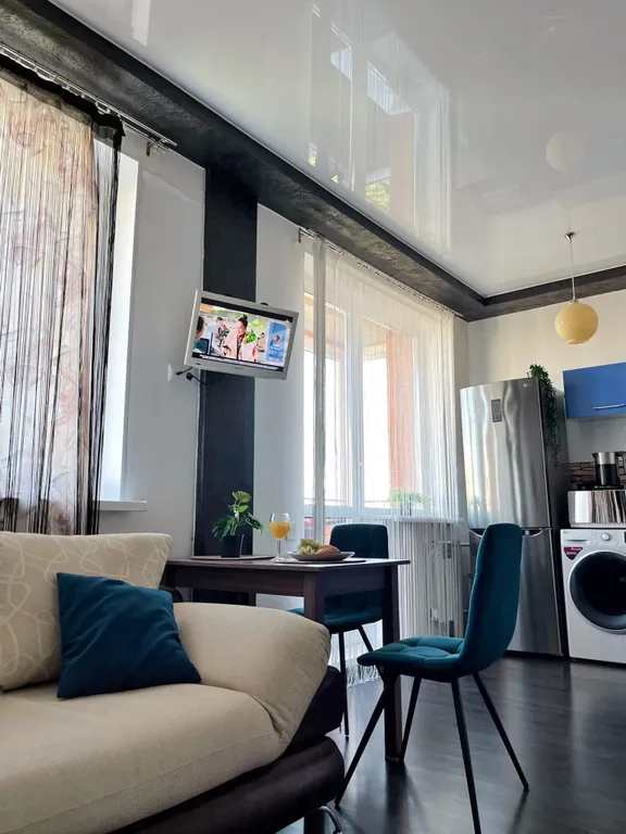 Просторная студия с видом на реку с бесконтактным заселением