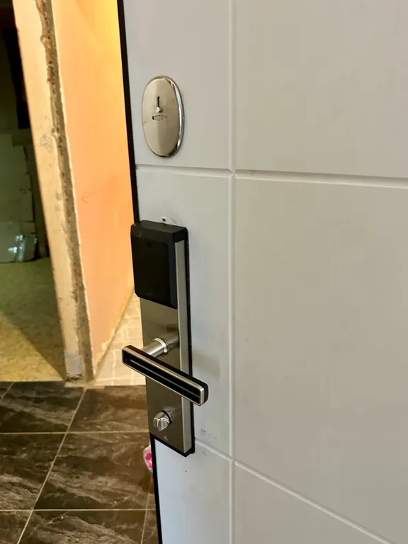 Уютная комната с прекрасным видом на город