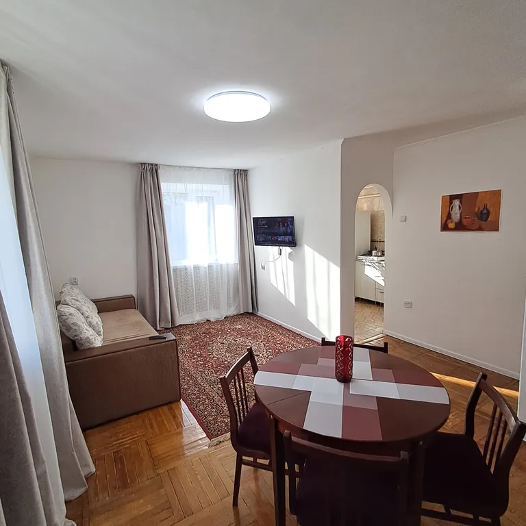 Светлая квартира в центре города с видом на новый сквер