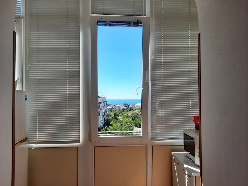 Просторная квартира с видом на море и горы