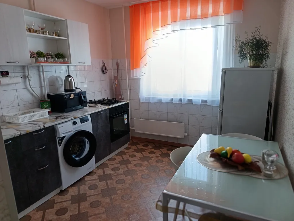 Большая, тёплая, уютная квартира с отдельной кухней в тихом районе