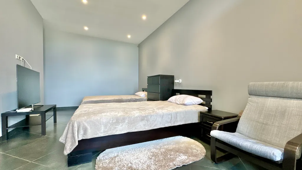 Дом с видом на горы и море