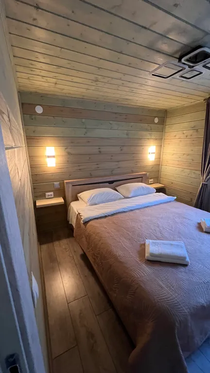 Коттедж с видом на реку и горы (1)