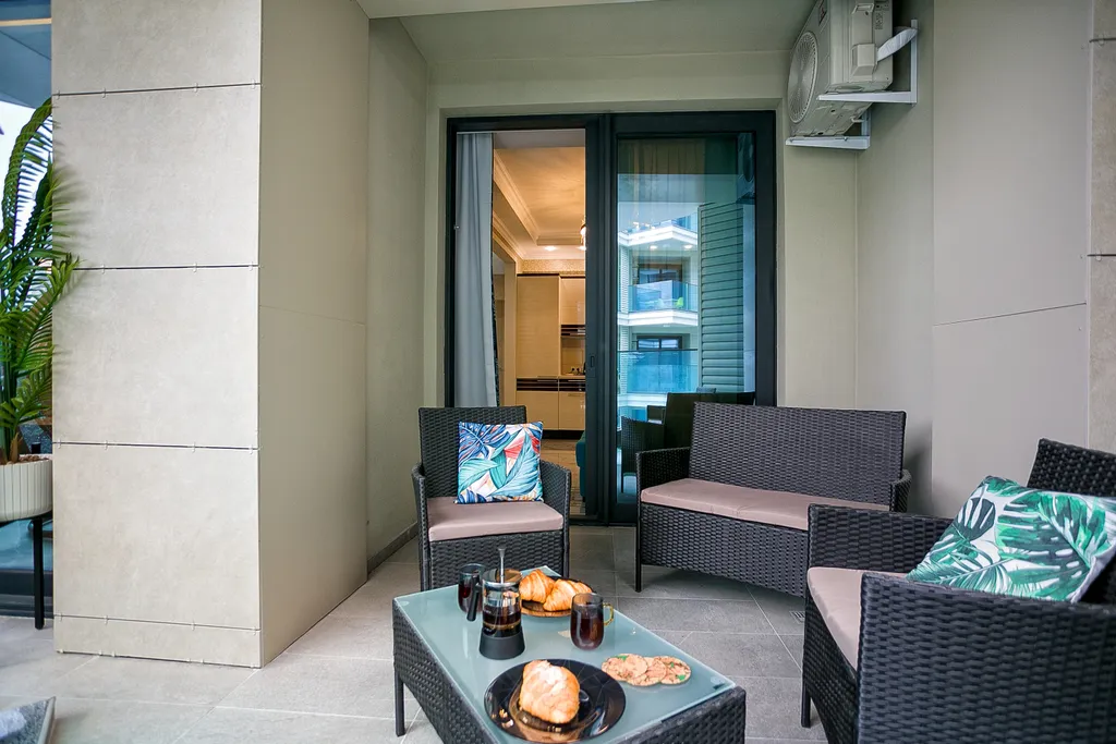 Апартамент Тропики с балконом и террасой у самого моря