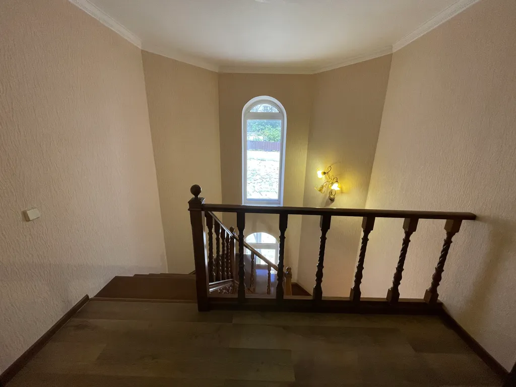 Шикарный коттедж с бассейном