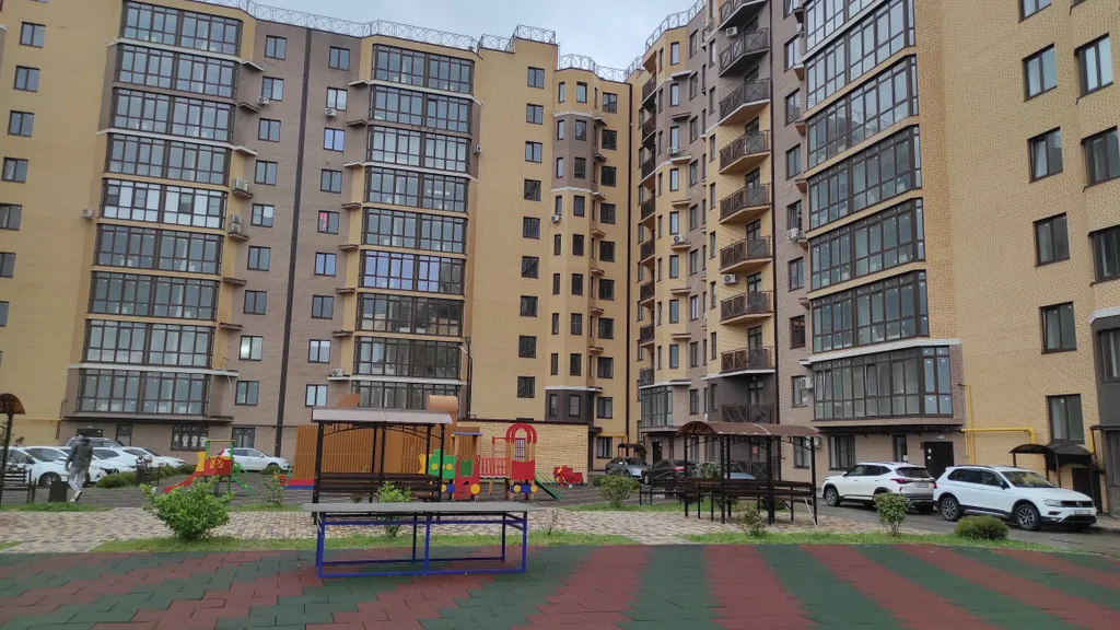Однокомнатная квартира в городе с видом на гору Машук