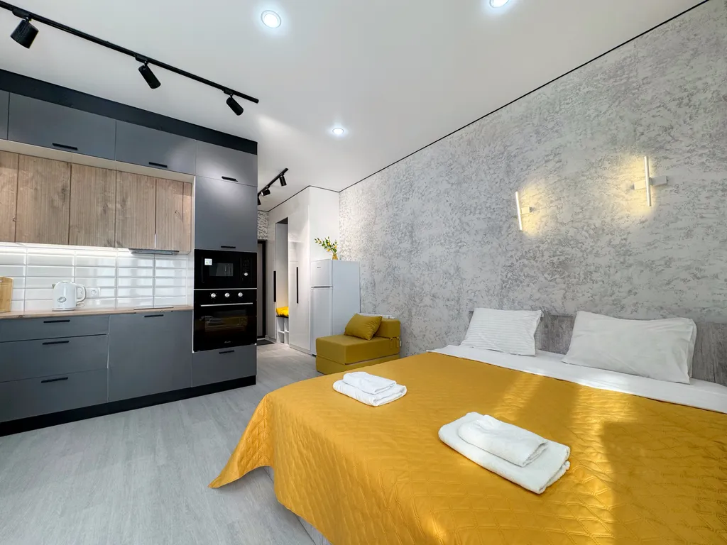 Светлая студия с панорамной лоджией