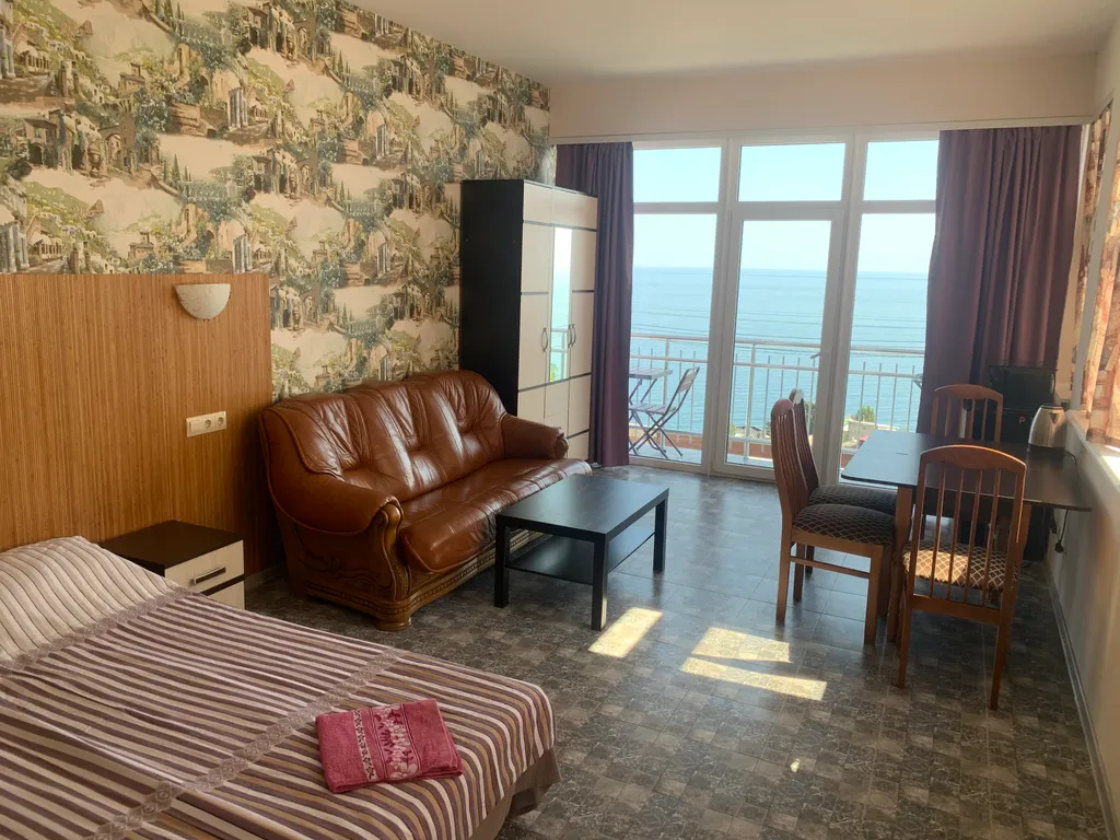 Квартира Семейный люкс с балконом, видом на море и верандой с кухней — аренда посуточно в Семидворье