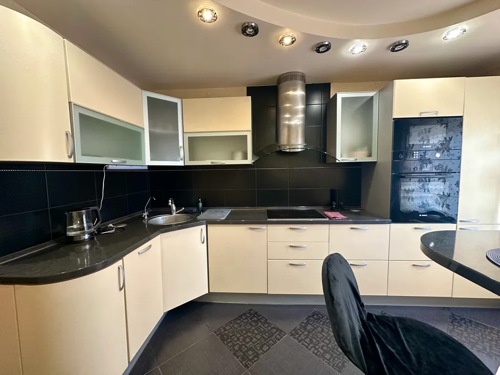 Квартира Отличная большая квартира с гардеробной около ТЦ Кредо — Тверь