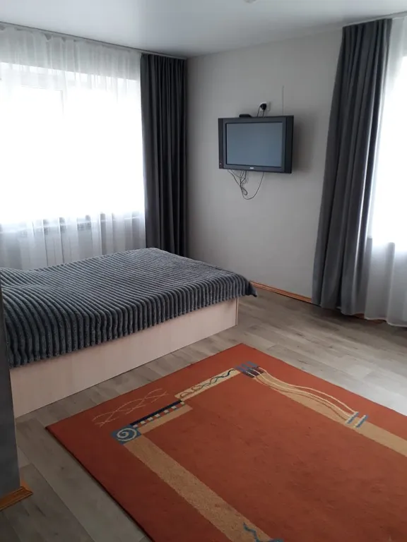 Уютный зелёный двор, окна на 2 стороны