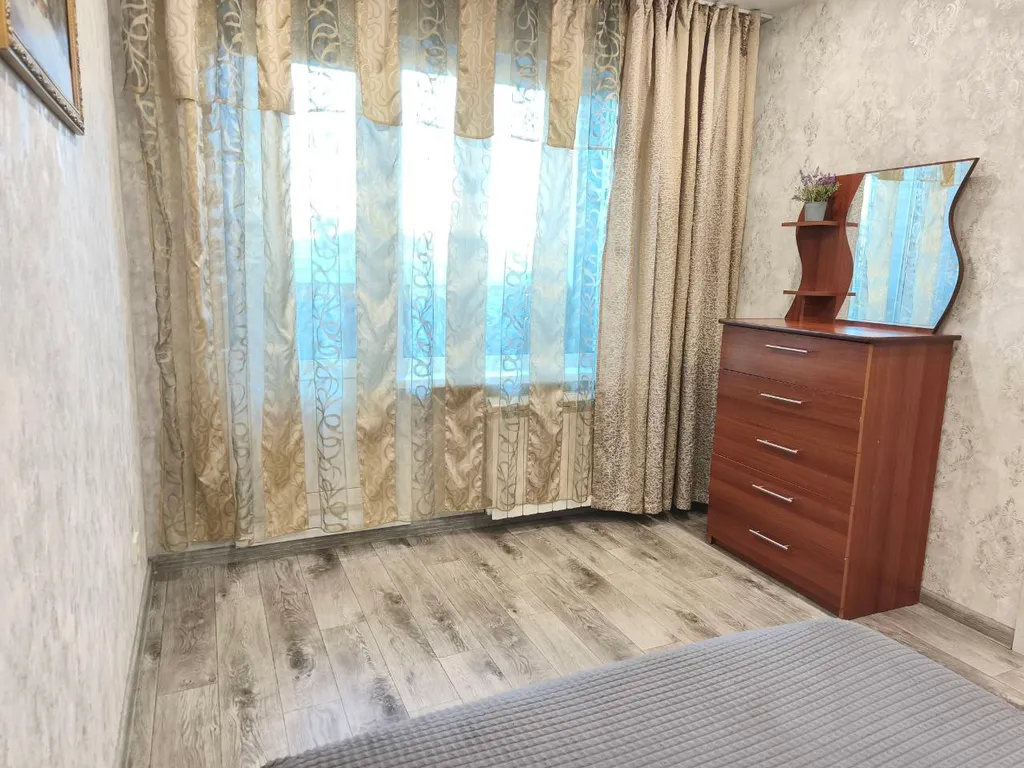 Трехкомнатная квартира вблизи Сквера Энтузиастов