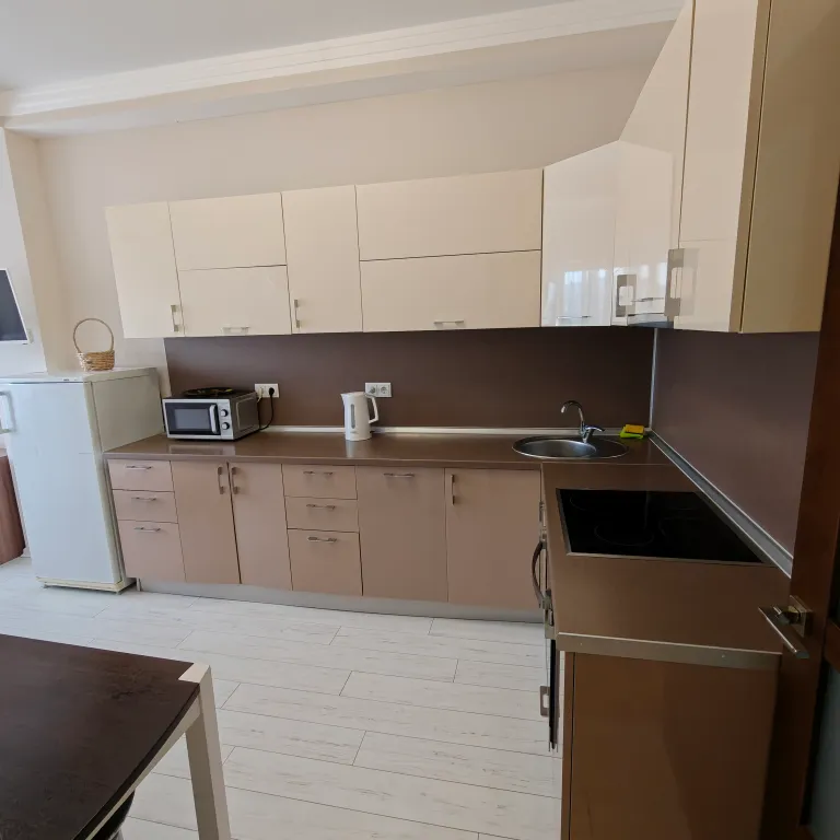 Квартира с отдельной спальней в центре курортного городка