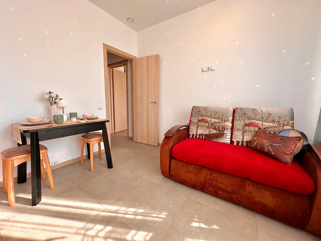 Просторная 1-комнатная квартира для 4 человек рядом с метро Аннино.