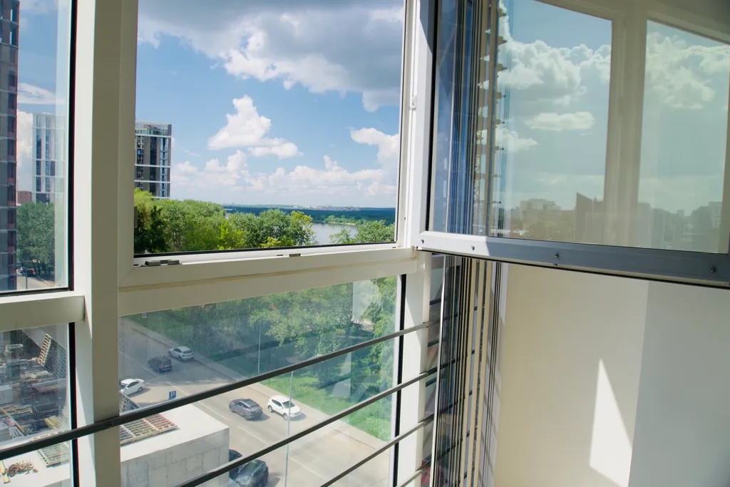 Студия класса бизнес у городской набережной