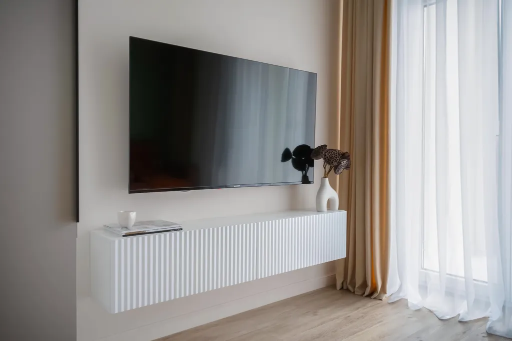 Комфортабельная евродвушка Меркурий с балконом у озера