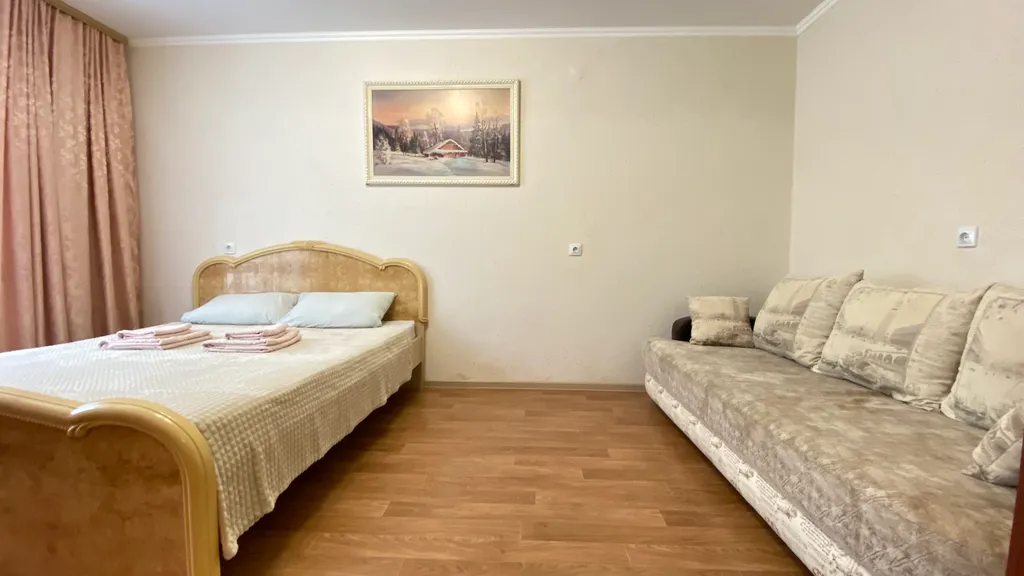 Уютная квартира с большими окнами