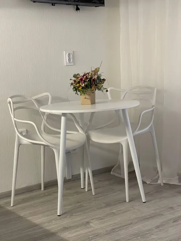 Уютная студия у озера с видом на лес