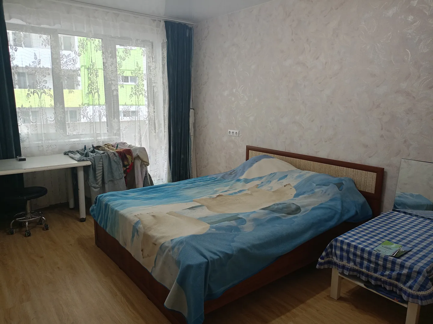 Комната, есть балкон