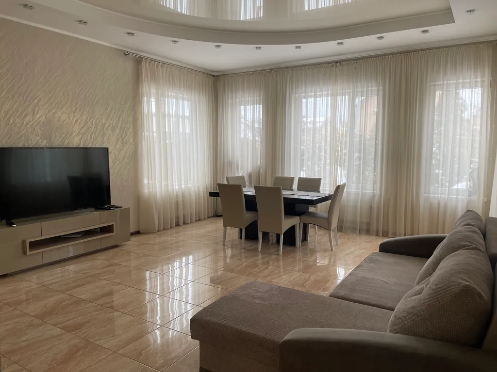 Комфортный дом недалеко от центра города