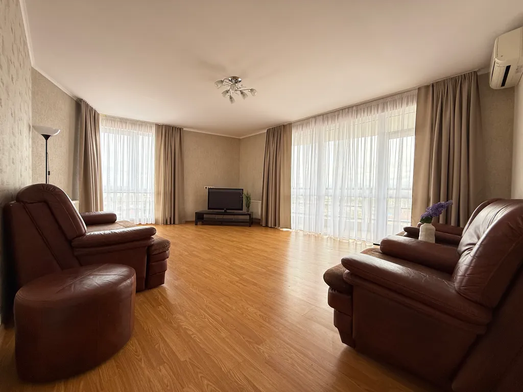 Просторная 2-комнатная квартира с шикарным видом на горы, город и море — аренда посуточно в Адлер