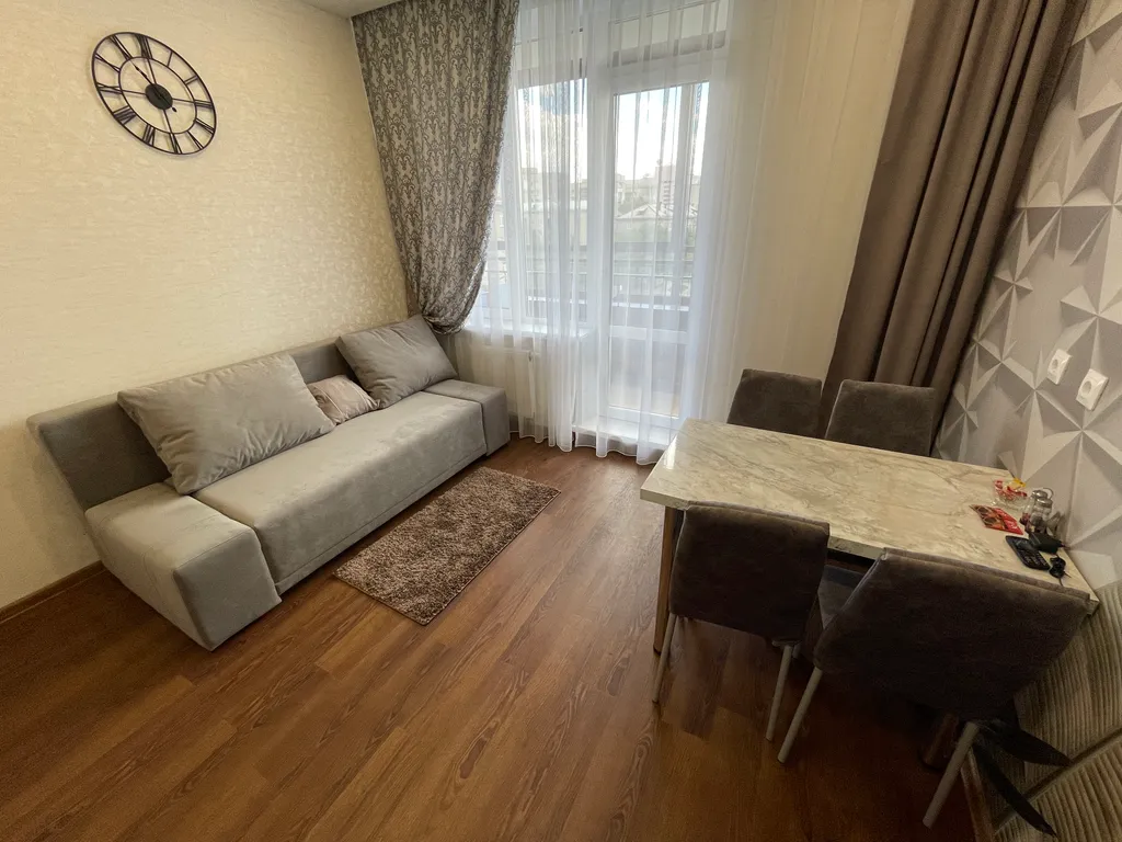 Новая квартира у ЖД вокзала в центре с теплой парковкой