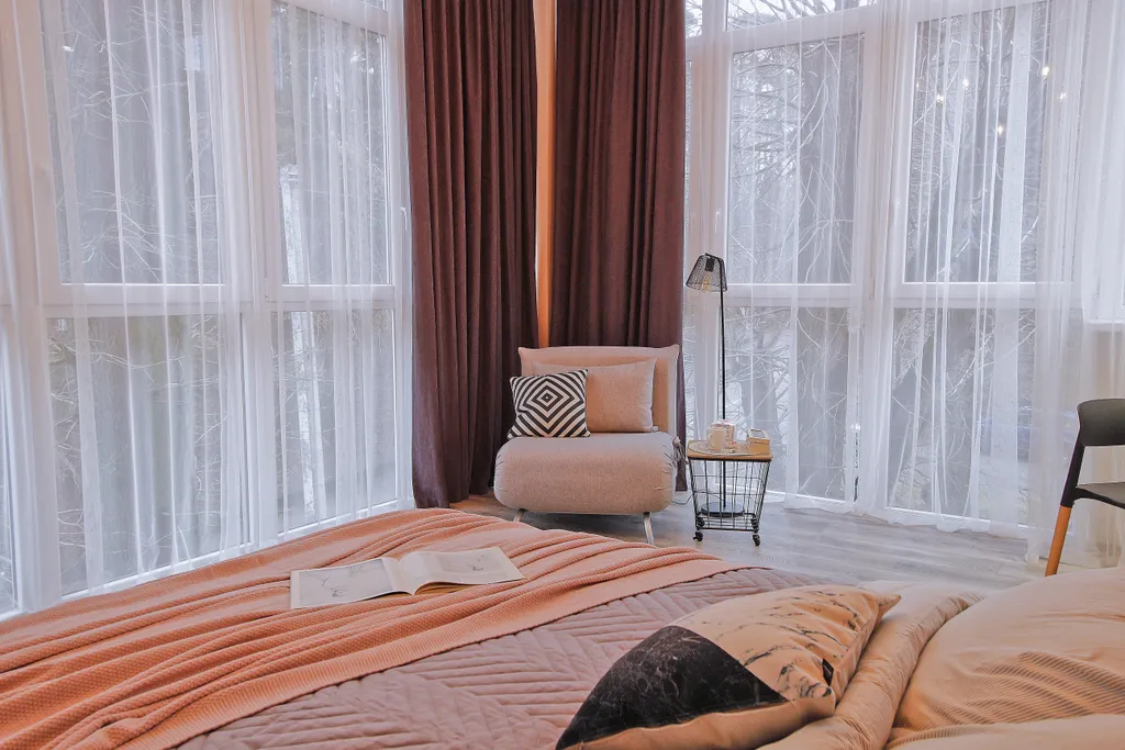 Студия с панорамными окнами в центре