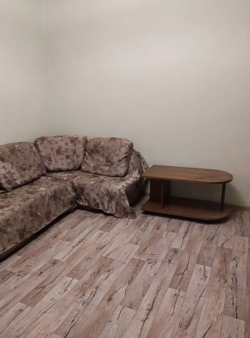 Двуспальный диван,журнальный столик