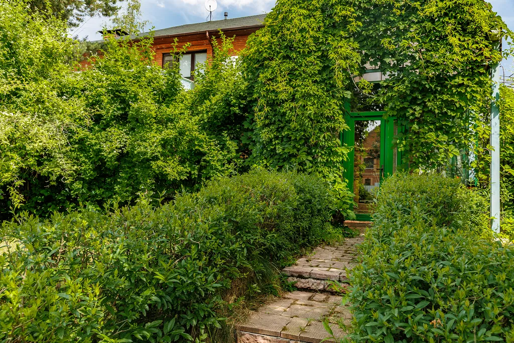 Современный дом с бассейном и сауной для большой компании