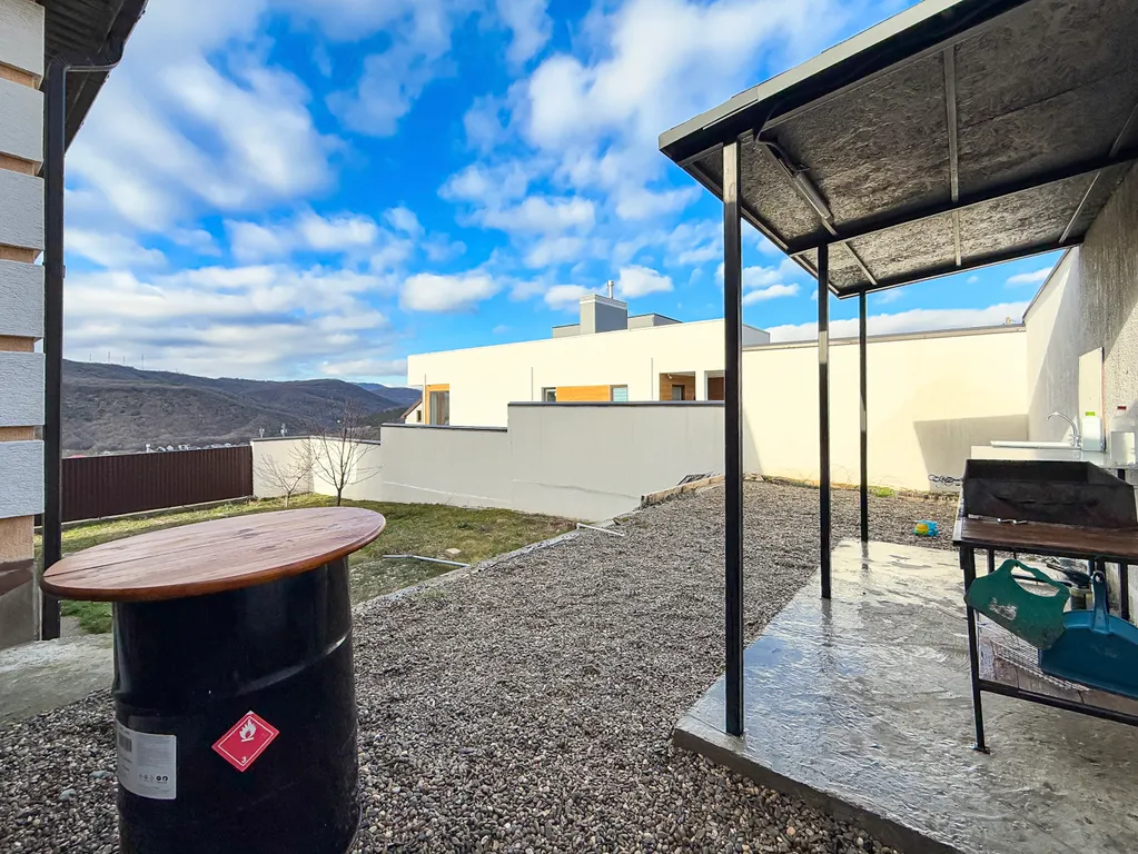 Уютный дом с видом на горы