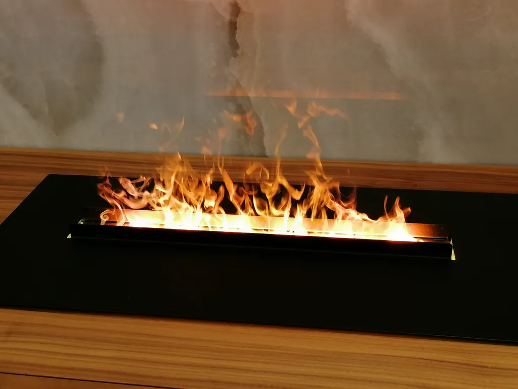 Дизайнерская квартира с камином в центре