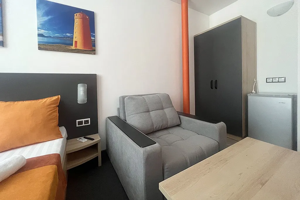 Трехместный Компакт