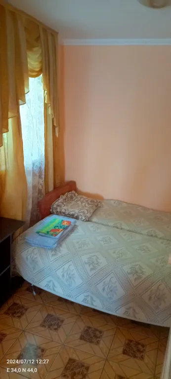 Аисты с видом на море