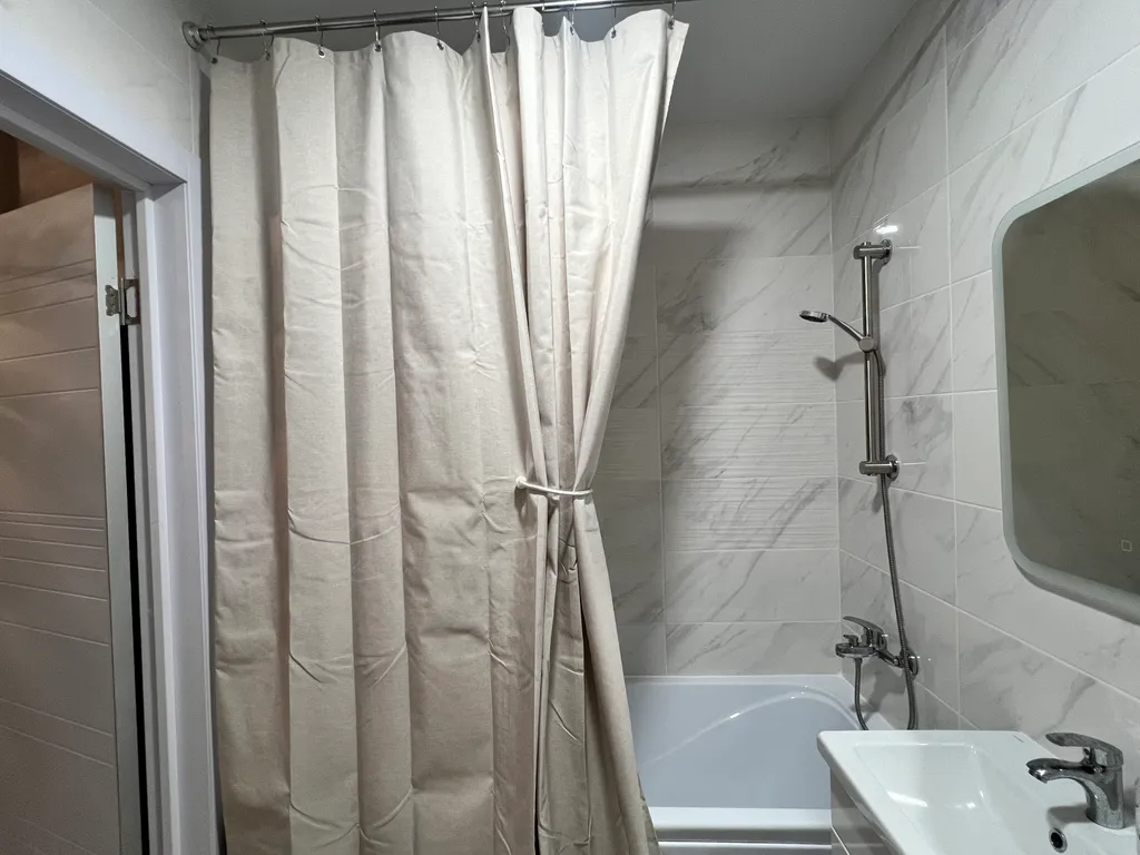 Евродвухкомнатная с видом на горы и бассейн