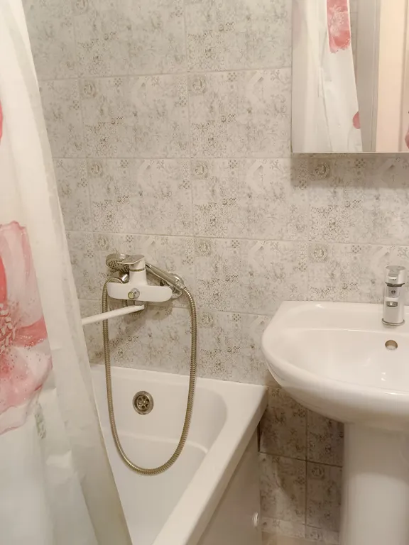 Уютная комната в квартире в 5 минутах пешком от метро