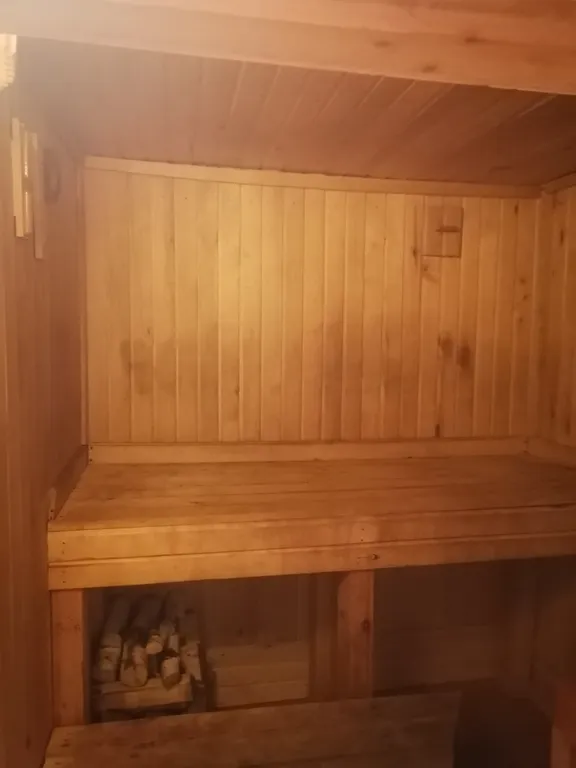 Дом 2 этажа, баня на дровах