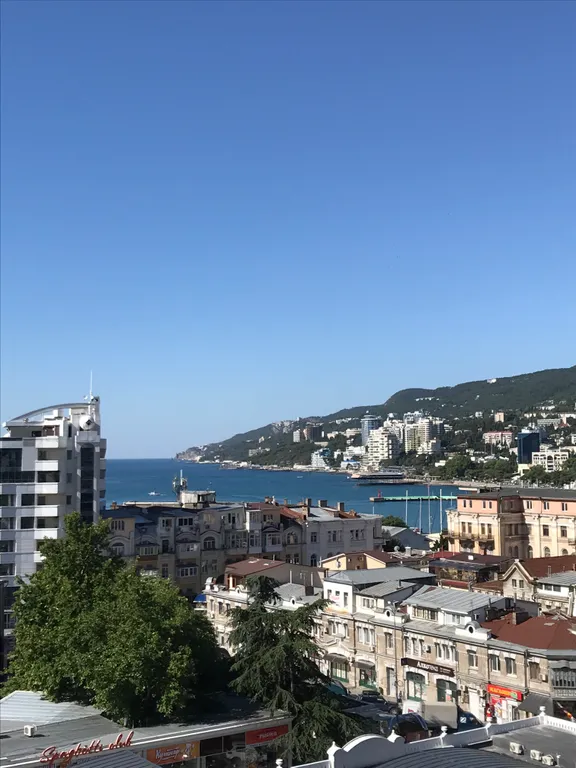 Уютная квартира в центре города с видом на море