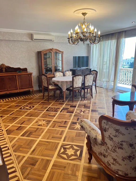 Апартаменты в центре с восхитительным видом на море