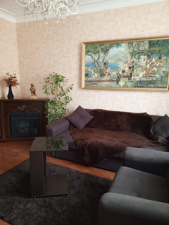 Чистая уютная с высокими потолками квартира