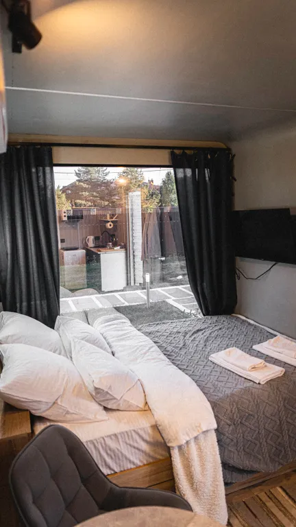 Коттедж Отдых для двоих в домике в лесу — Новая